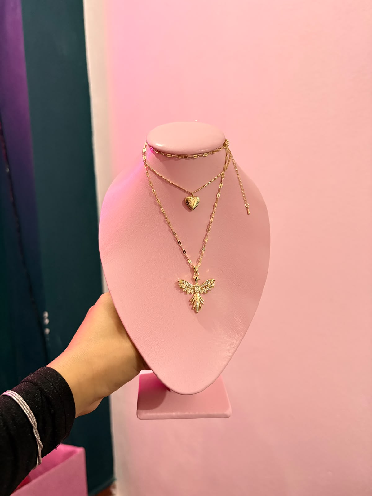 Collares dorados con dije de fénix